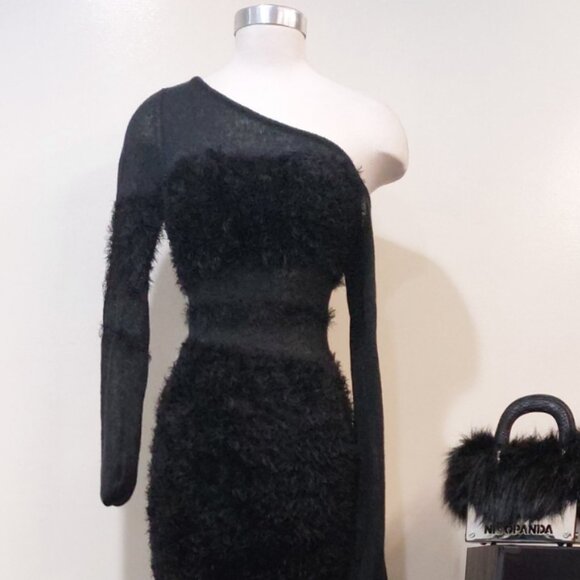 💥STUNNINGLY BEAUTIFUL💥Manière De Voir Off Shoulder Knitted Maxi Dress in Black - Picture 8 of 14